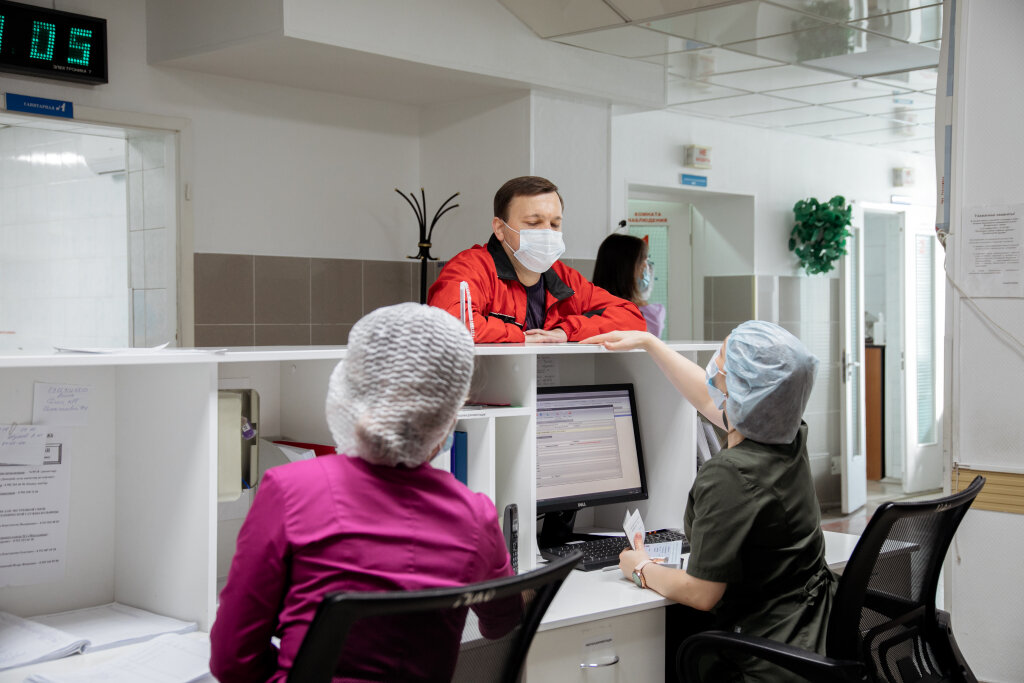    В Югре вторые сутки подряд регистрируют 79 новых случаев коронавирусной инфекции