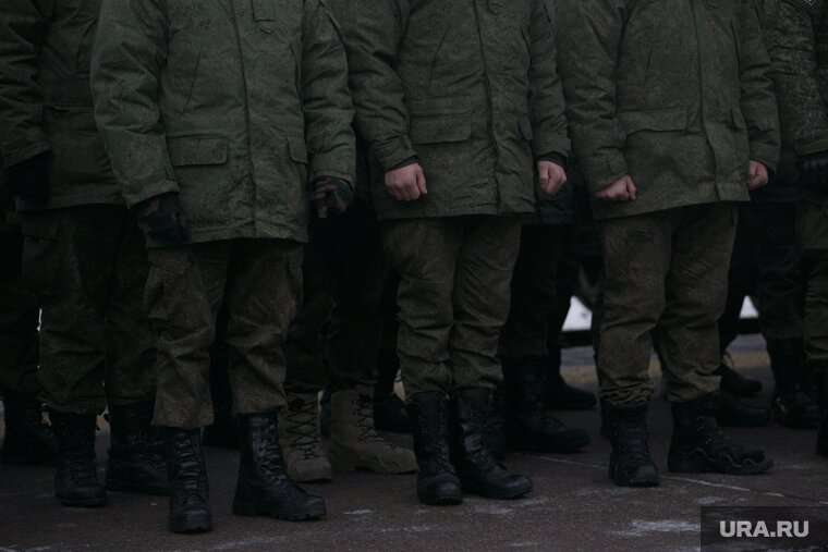    Бойцы будут отвозить посылки в конкретные воинские части