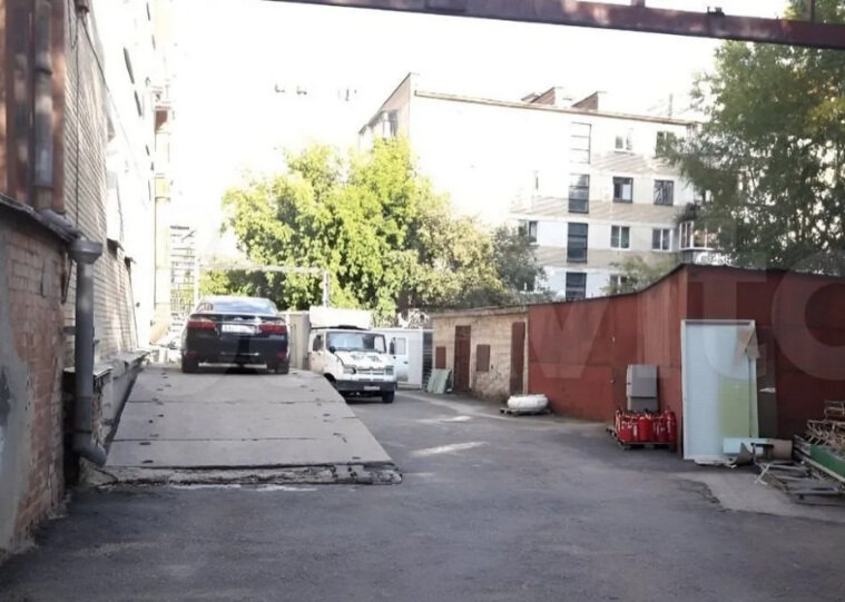    В стоимость включен прилегающий земельный участок площадью 2 286 квадратных метров