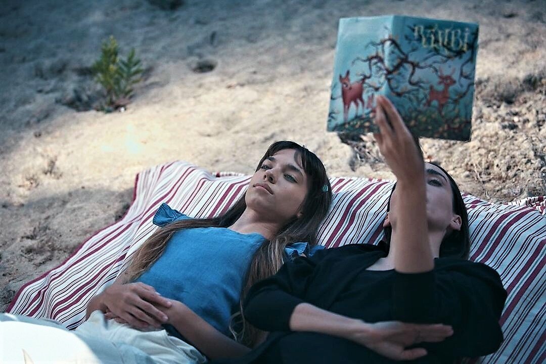 Промо к сериалу "От кого мы бежали, мама?"