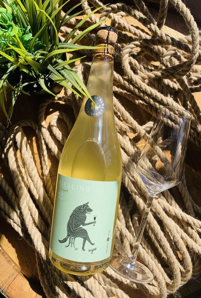 Если дать бутылке отстояться, игристое будет абсолютно прозрачным