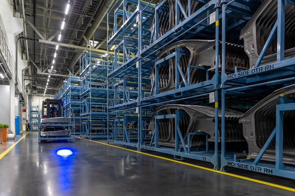     Автозаводы Antolin в Петербурге и Нижнем Новгороде продали бизнесмену из Красноярска. Олег ЗОЛОТО