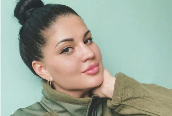    Сердце Кристины Ким пока свободно, целыми днями она на работе - лечит бойцов.