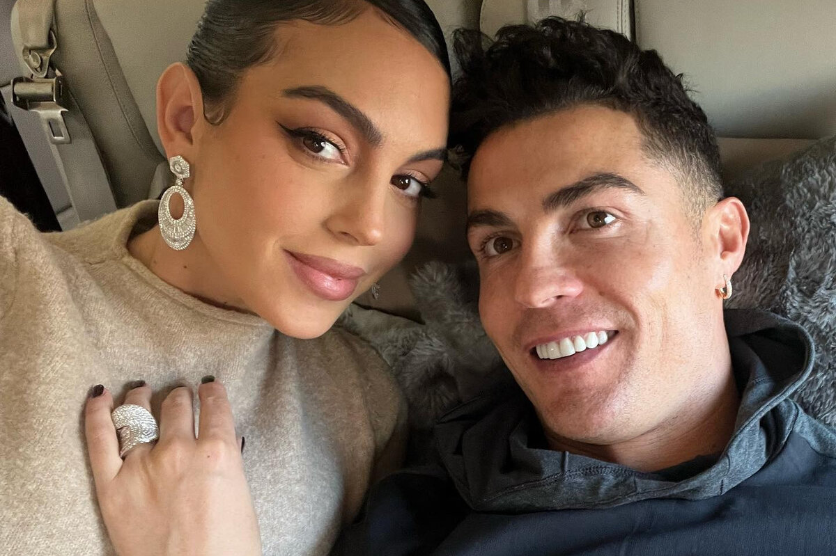     «Мы сделали это прямо там!»: девушка Криштиану Роналду назвала самое необычное место секса с футболистом