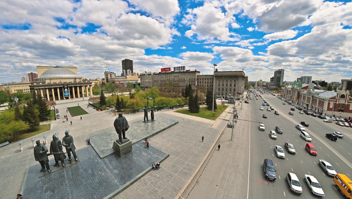 Qrget novosibirsk что это. Площадь Ленина Новосибирск. Центральная площадь Новосибирска. Памятник на площади Ленина Новосибирск. Плаха площадь Ленина Новосибирск.