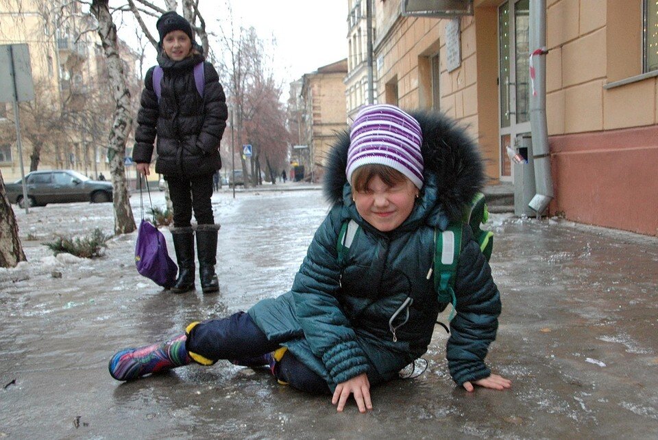     Сегодня на улицах будет по-прежнему скользко. Геннадий БИСЕНОВ