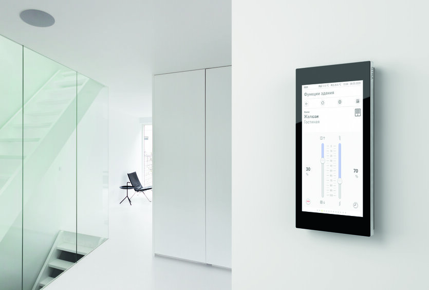 Многофункциональное устройство управления зданием Gira G1, Gira.