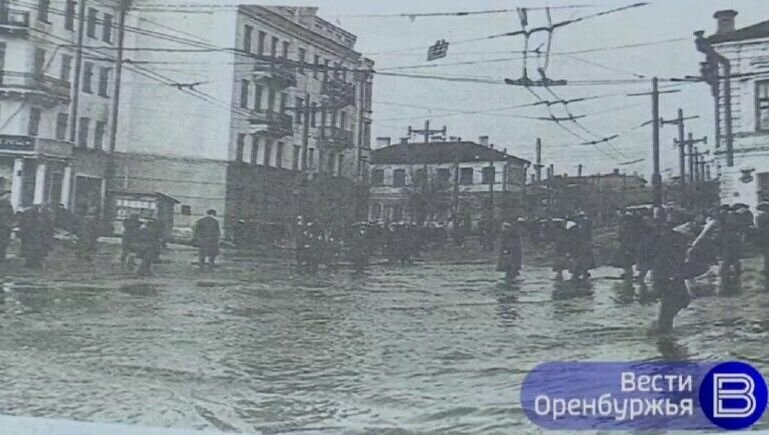 Какие районы затопило в оренбурге. Наводнение фото. Катастрофические наводнения. Паводок. Оренбург наводнение 1942 года.