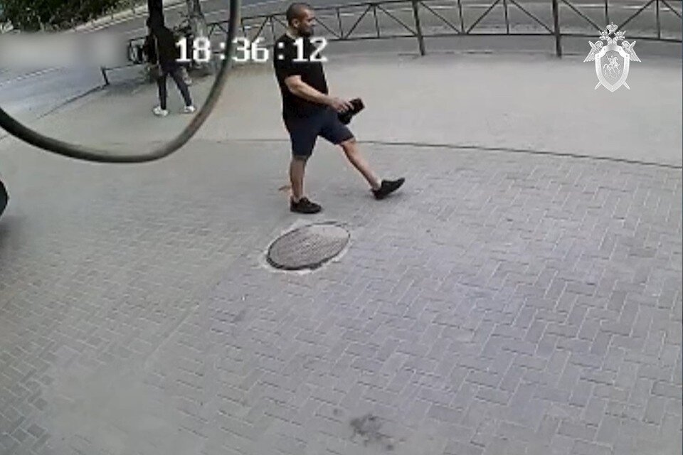     Подозреваемый в разбойном нападении на ребенка попал на записи с камер. Фото: скриншот видео с сайта СУ СКР по Рязанской области.
