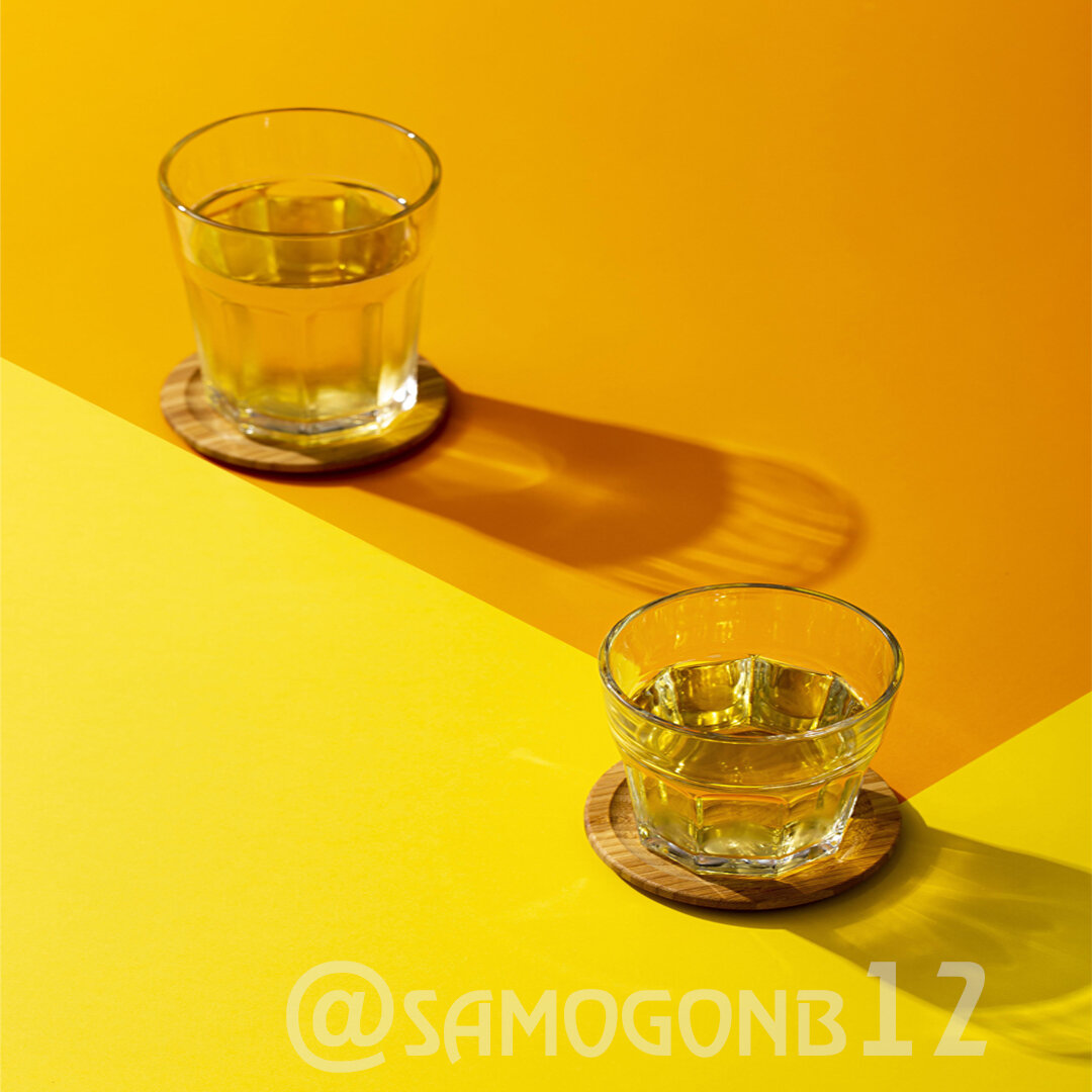 Слева направо: 1 Имитация ликёра из цветов бузины Сен-Жермен, 2 Оригинальная версия.