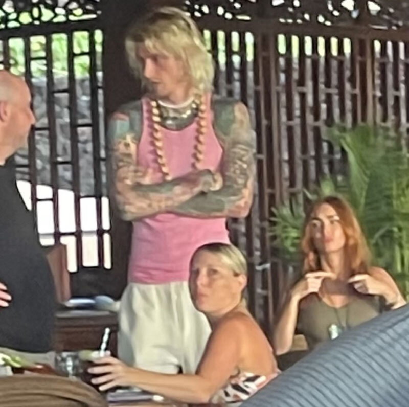    Меган Фокс и Колсон Бейкер отдыхают на ГавайяхLegion-Media