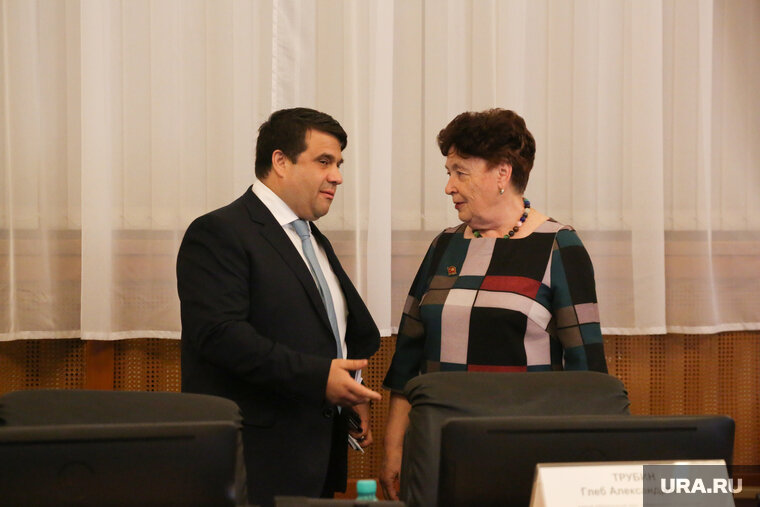    Главы фракций КПРФ и СРЗП (Тамара Казанцева и Владимир Пискайкин), а также их коллеги по партии, разработали новые правила для КРТ