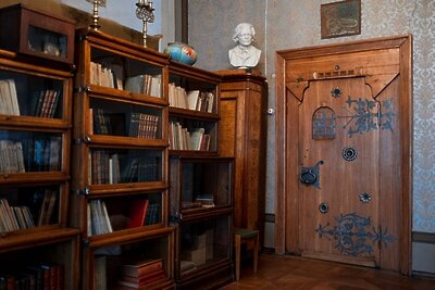    Знаменитая дверь Станиславского в Музее МХАТ ©Пресс-служба «Росгосстраха»