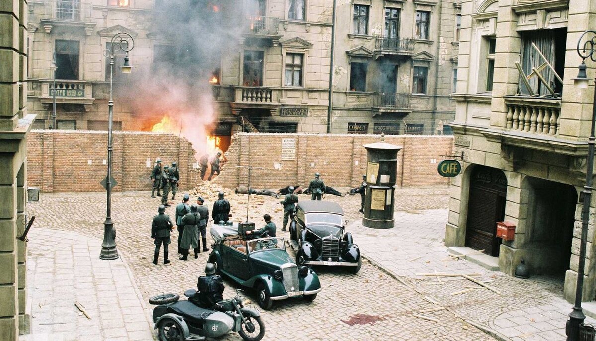 Кадр из фильма "Пианист" (2002)