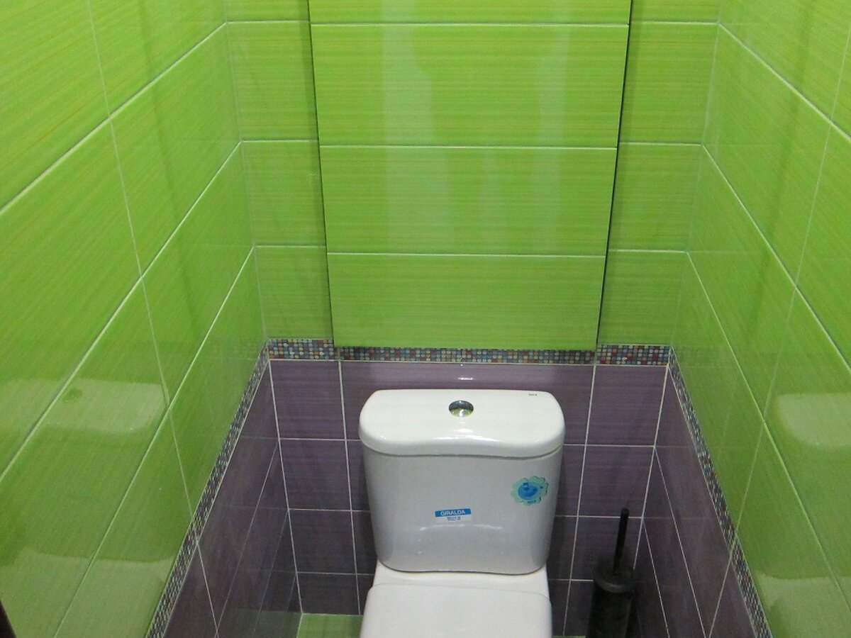 Дизайн маленькой ванной комнаты с туалетом