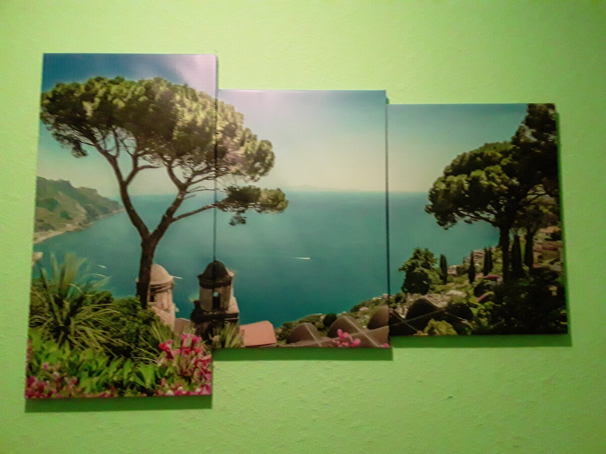 В подъезде. Фото автора