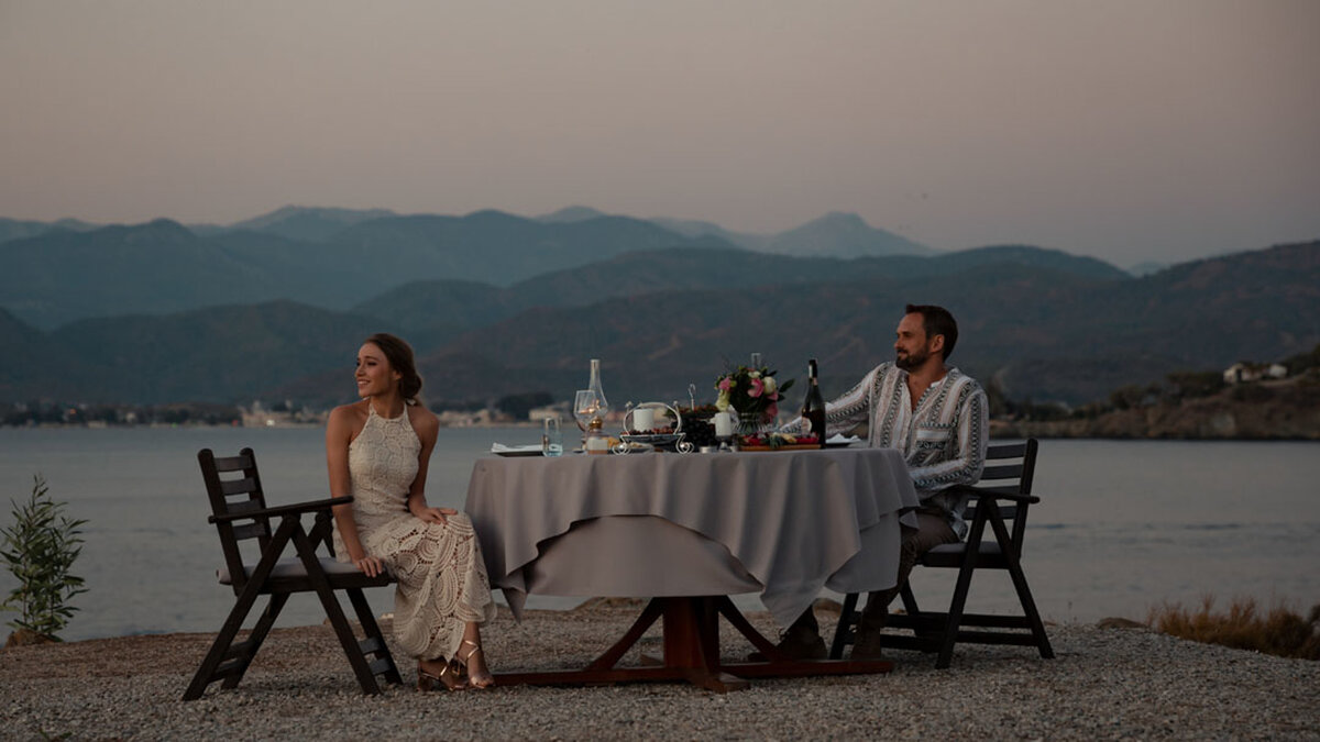 Романтический ужин, сериал «Между нами глубокое море»