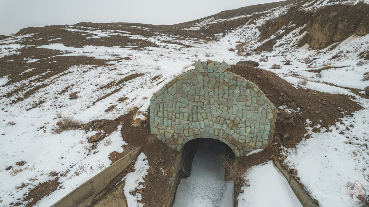 "Бесконечный-2" Нашли в зимней степи подземный тоннель и познакомились с его обитателями!
