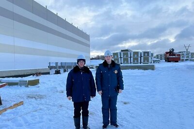    Инспекторы Главгосстройнадзора Московской области на проверке хода строительства завода ООО «ИНОВА» в деревне Шелепино Дмитровского округа © Пресс-служба Главгосстройнадзора Московской области
