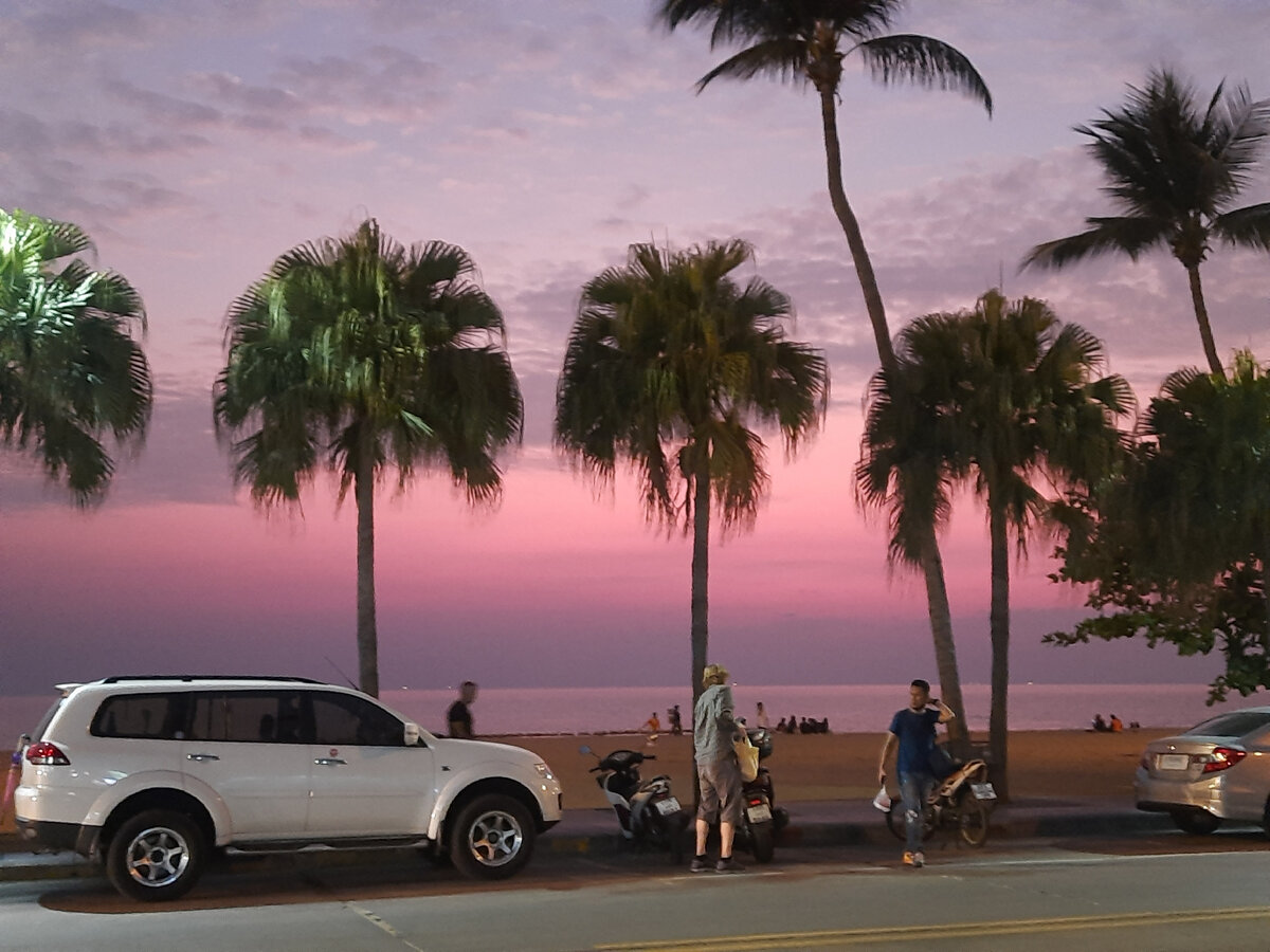 Закат на Джомтьене