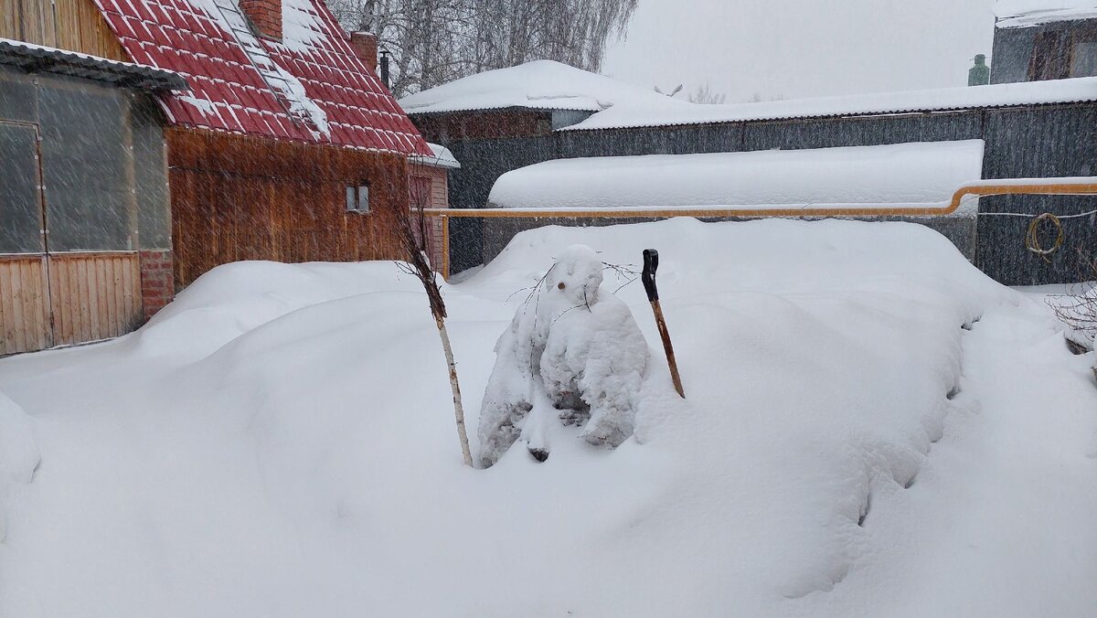 Папин снеговик немного не в себе.