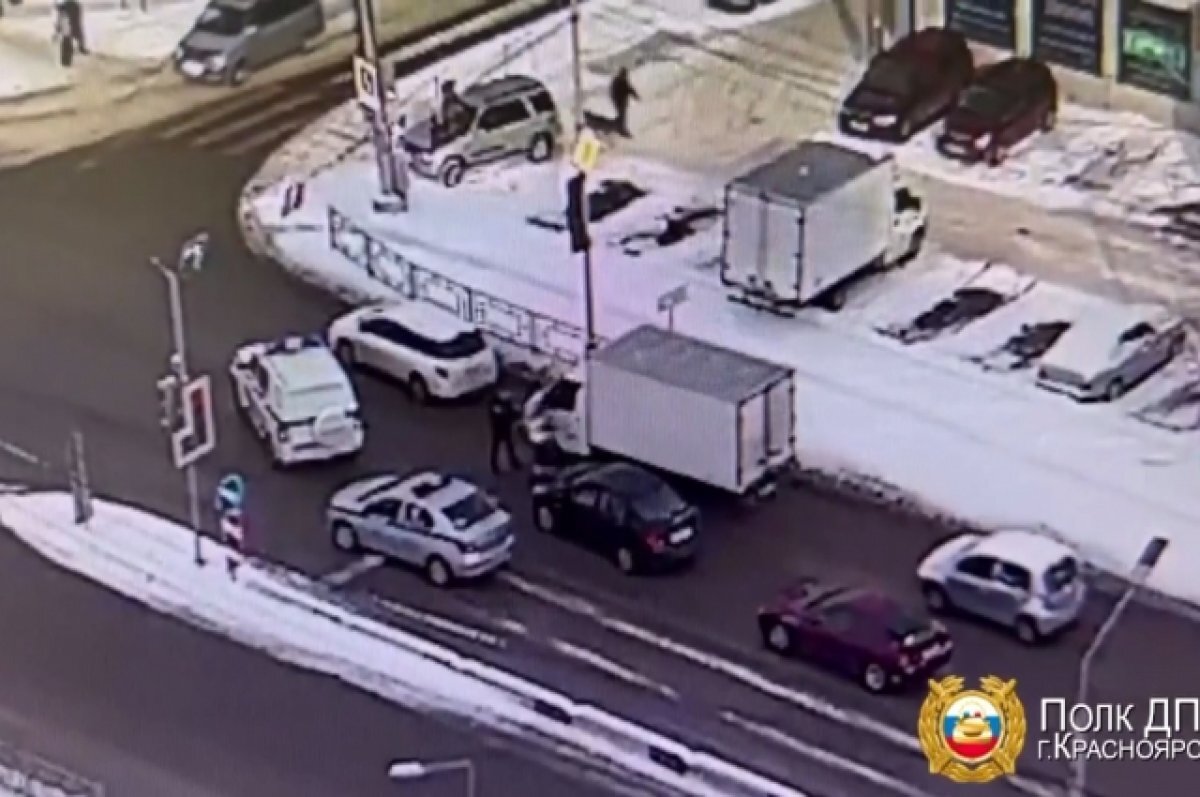    Угнанную «Газель» удалось остановить, блокировав патрульными автомобилями.