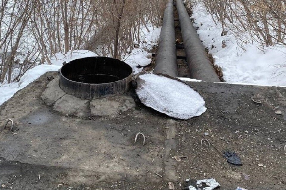     В Новосибирске в открытом коллекторе нашли труп 26-летнего парня. Фото: предоставлено пабликом "Новосибирск с огоньком".