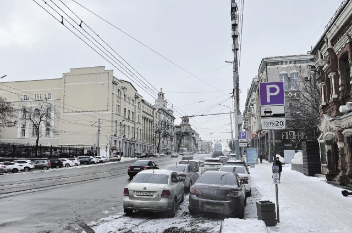    В Ростове нередко паркуются вторым рядом.