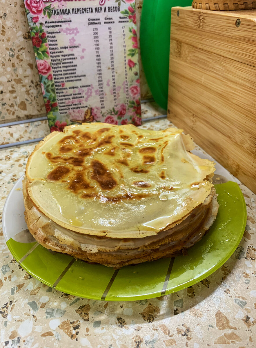 Что может быть лучше горячих масляных блинов с пылу с жару под ароматный чаек да с варением, сделанным собственноручно из даров леса???