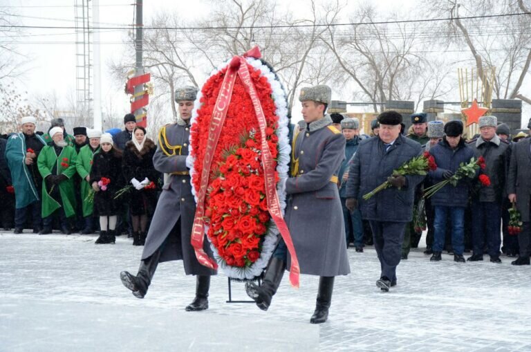    В Оренбурге возложили цветы к мемориалу «Вечный огонь» Кристина Просвиркина
