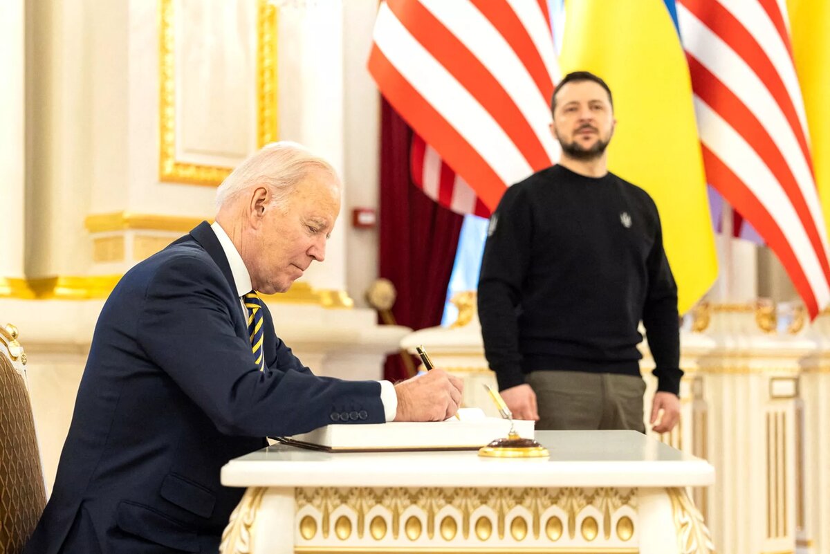 До каких пор эти украинские фашисты будут главными в мире?