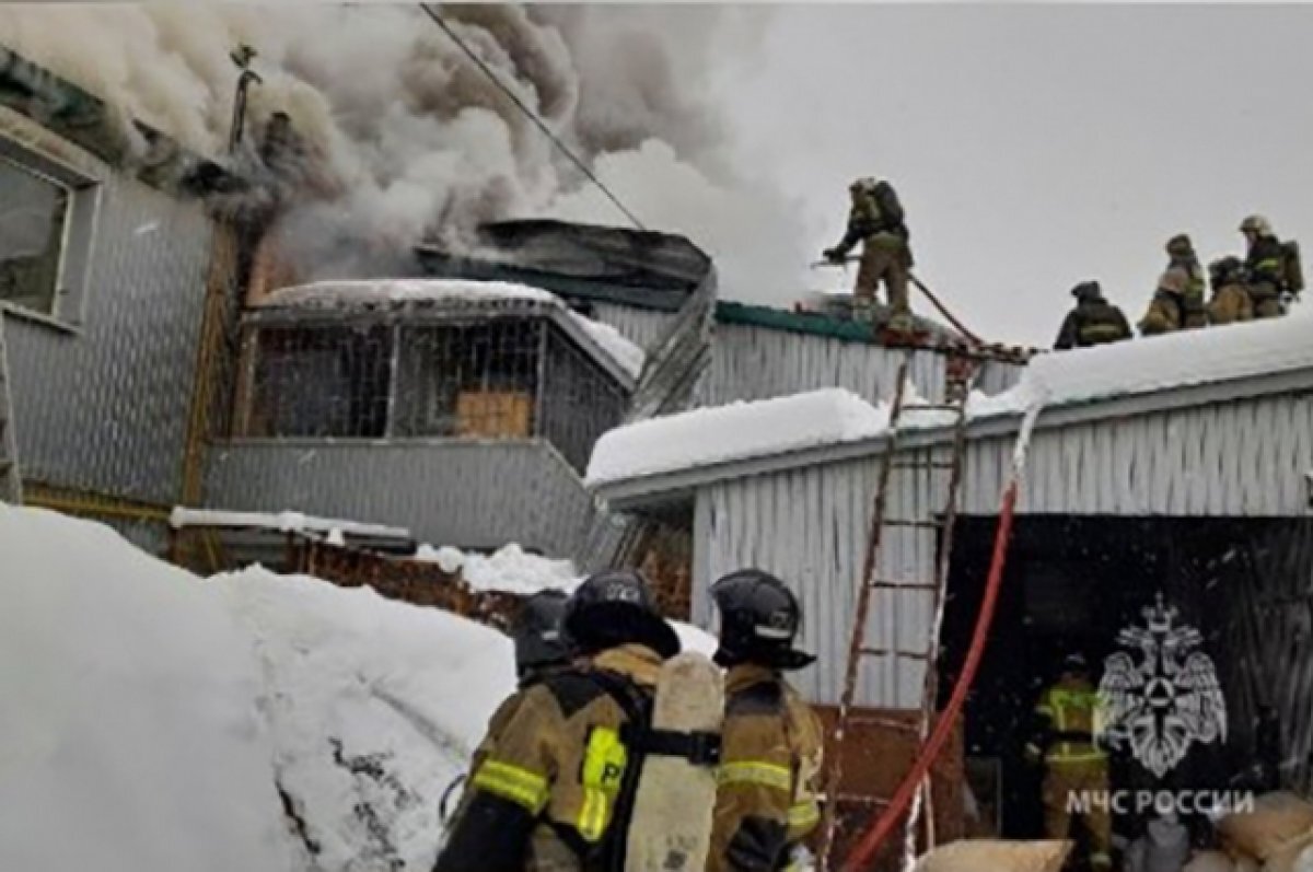    В Кировском районе Самары большой пожар – загорелся ангар с продуктами