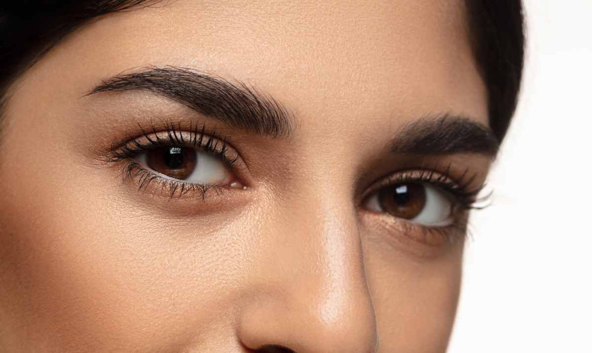 Брови являются естественным защитником глаз от грязи, пота и других внешних факторов. Но не менее значима их эстетическая роль в создании желаемого образа.