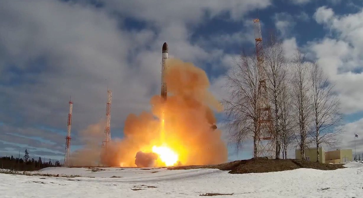 Первые испытания Сармата в апреле 2022 года США назвали рутинными и ничего не решающими. Теперь некоторые СМИ утверждают, что второй пуск был неудачным. Стоит ли этому верить? Фото МО РФ.