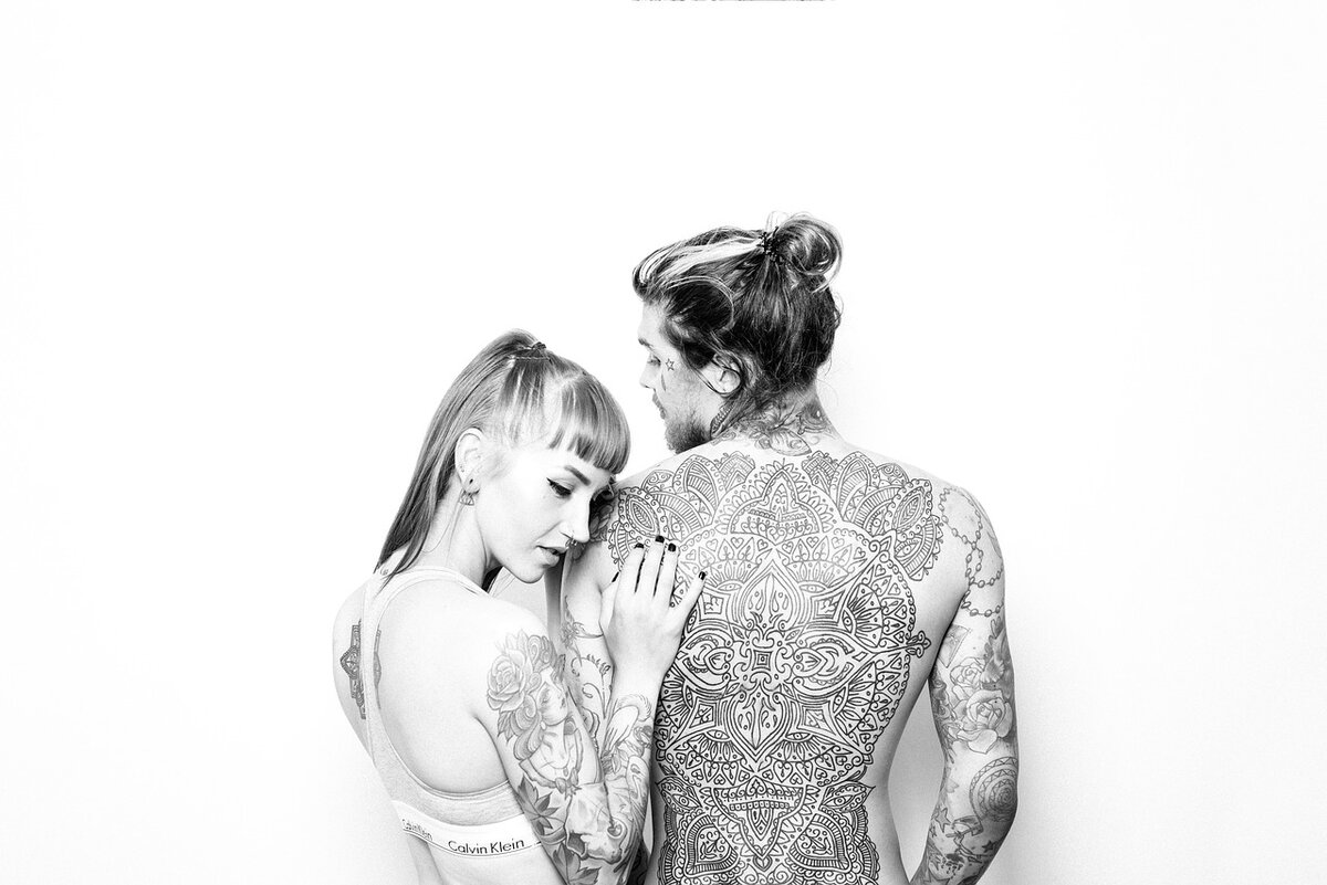 https://pixabay.com/photos/tattoos-couple-portrait-lovers-1867535/
