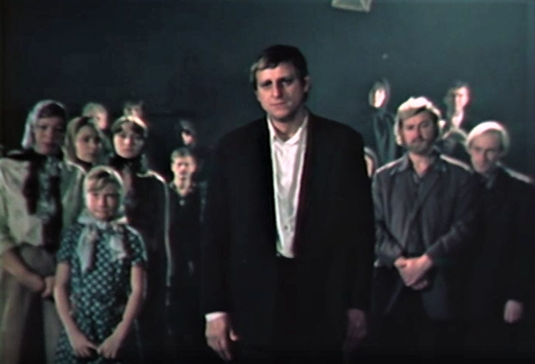 Кадр из фильма-спектакля "Дом" (1982)