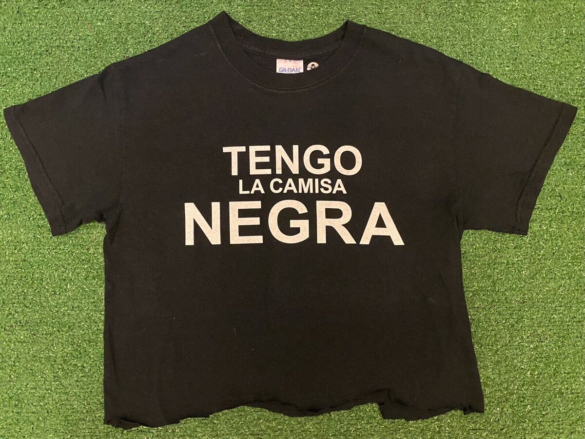 Кто не напевал много лет назад (а именно, с 2004 года) песню известного певца Хуанеса Tengo la camisa negra?! Она звучала из каждого утюга.-2