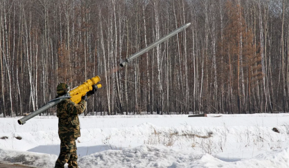 Новейший ПЗРК "Верба" поначалу казался одной из модификаций старых проверенных советских комплексов "Игла". Но сейчас уже понятно, что это новый шаг в создании индивидуальных средств по борьбе с авиацией врага. Фото МО РФ