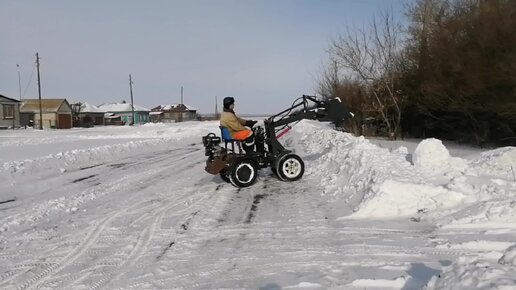 Работа со снегом минипогрузчиком