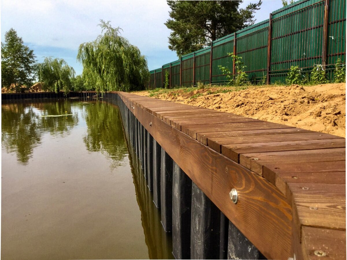 Берегоукрепление водоемов лиственницей