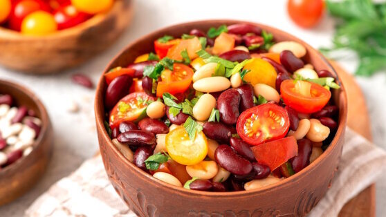    Недорого и вкусно: салат с помидорами и фасолью Дарья Смирнова