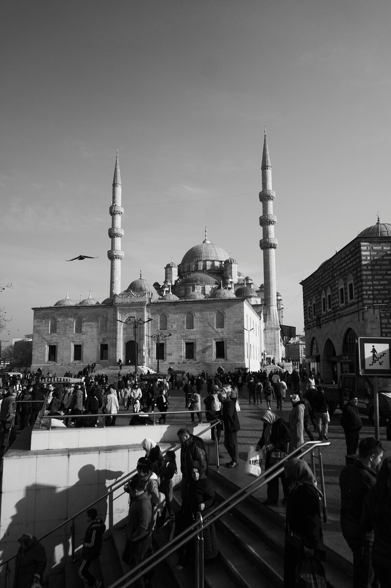 Картина будет не полной если сфотать достопримечательность без хаоса этого города. Одно неотделимо от другого.
