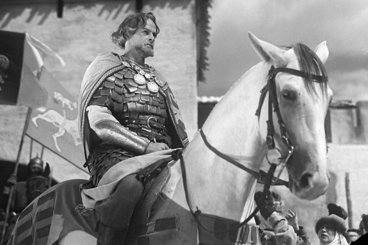 Кадр из фильма - Александр Невский с войском перед битвой