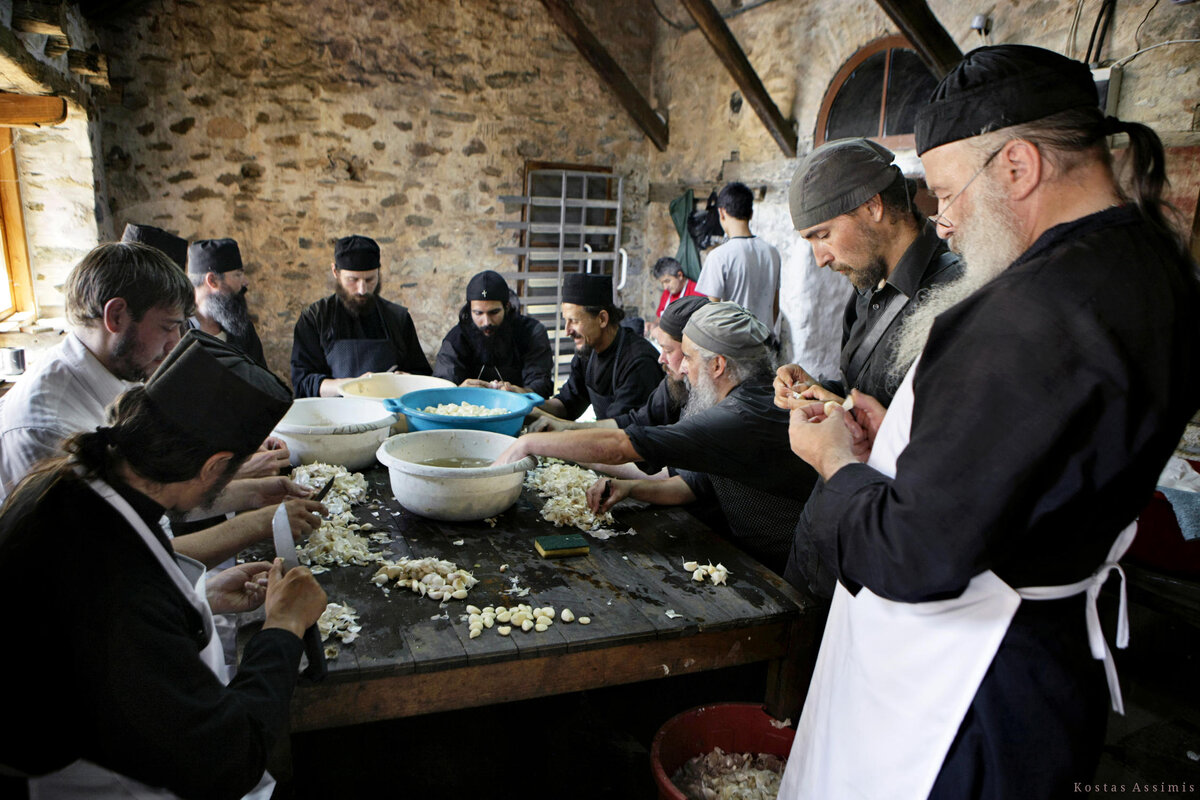 Монастырская трапеза картина