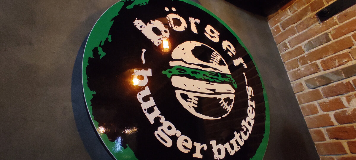 Так выглядит вывеска кафе.