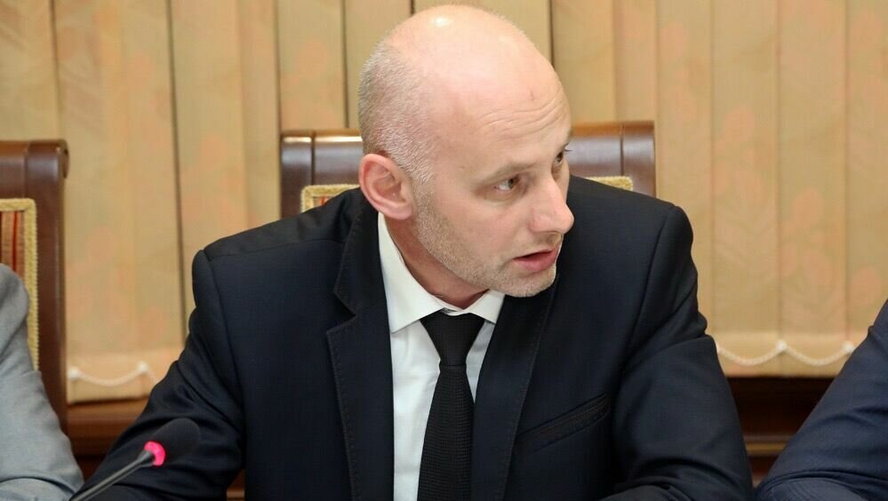     В Терском районном суде Кабардино-Балкарии началось повторное рассмотрение уголовного дела в отношении бывшего министра строительства, архитектуры и ЖКХ Ингушетии Мустафы Буружева. 1 марта состоится заседание суда. В чем обвиняется Буружев, разбирался NewsTracker.