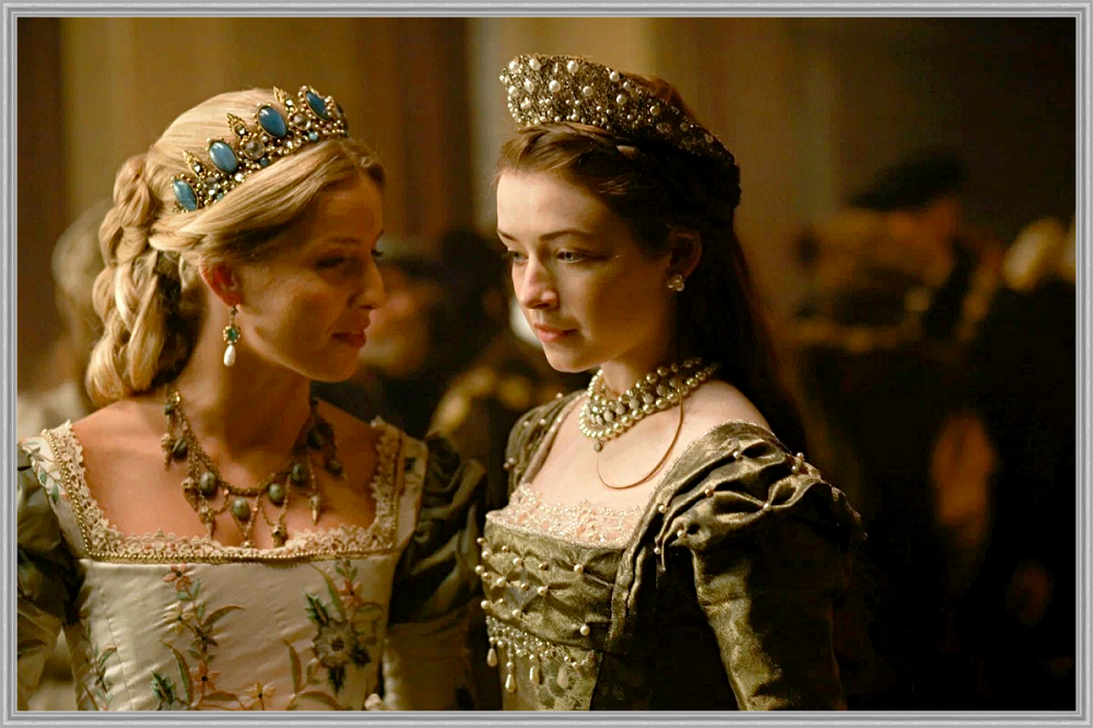 Сериал "Тюдоры". Королева Джейн – Аннабелль Уоллис, Мэри Тюдор – Сара Болджер.