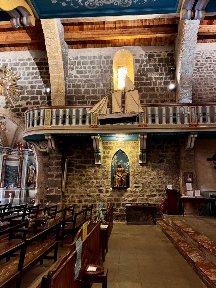 Грюиссан, церковь Успения Богородицы 
