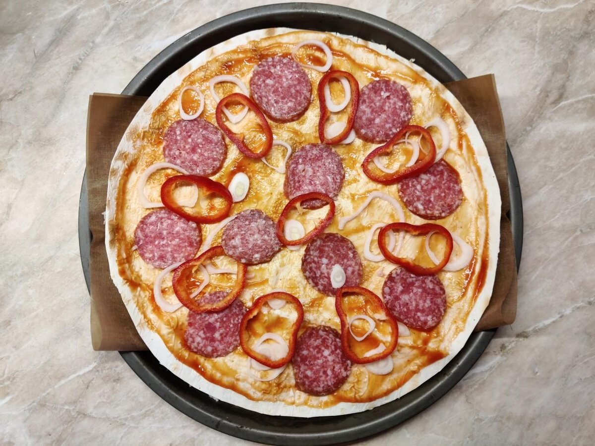 как сделать пиццу из лаваша на сковороде рецепты с фото простые и вкусные фото 76