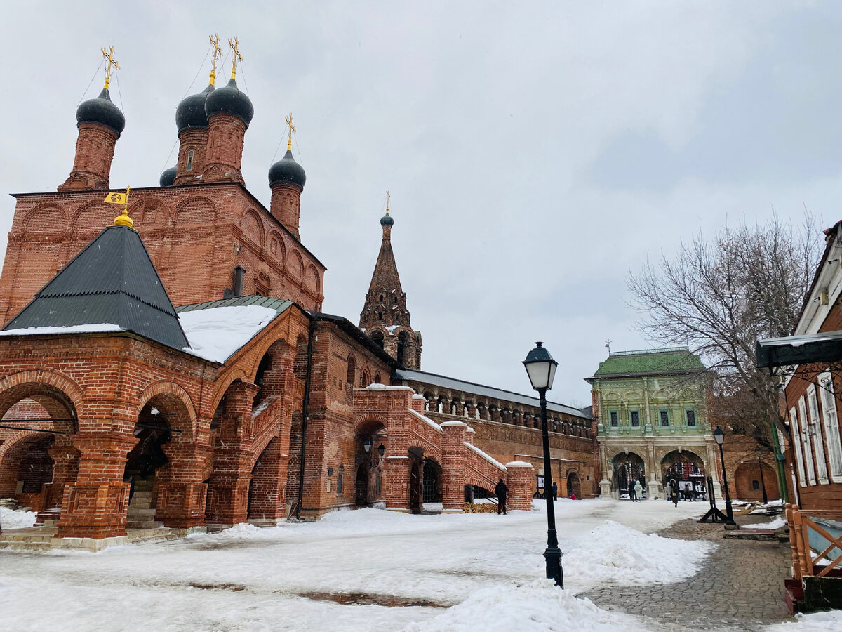 Посетила Крутицкое подворье - островок старинной Москвы, куда нечасто  добираются туристы | Мир глазами журналиста | Дзен